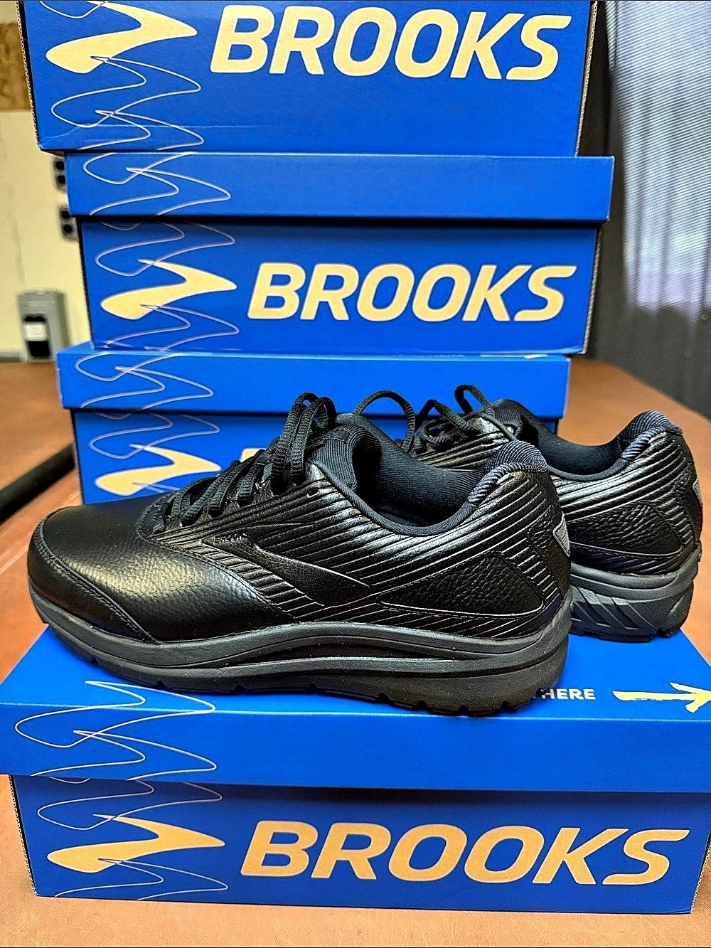 Brooks Addiction Walker 2 Men's Black Athletic Shoes Waist 9.5 2E